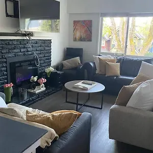  Holiday home 4 Bedroom Upper Level Kits