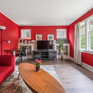  Holiday home Charming Garden Retreat In Prime Van Location